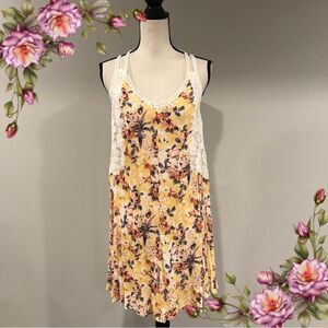 Midi floral dress with lace details